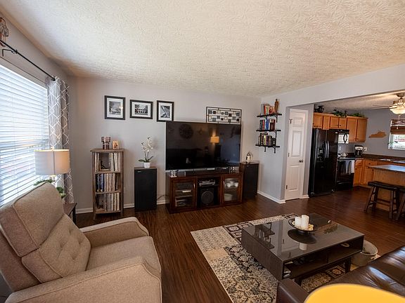 5th image of 144 Friar Tuck Dr