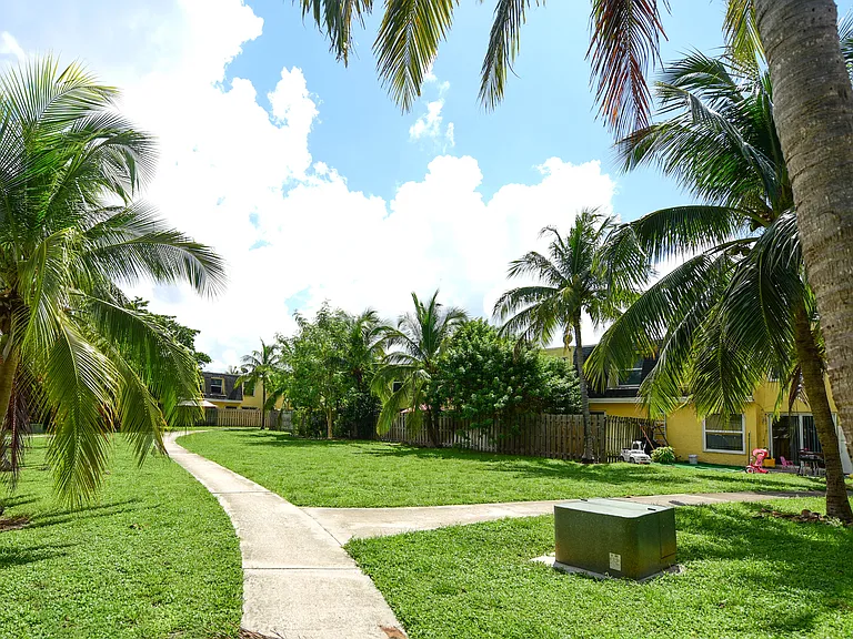 Pelican Pointe — Photo 17