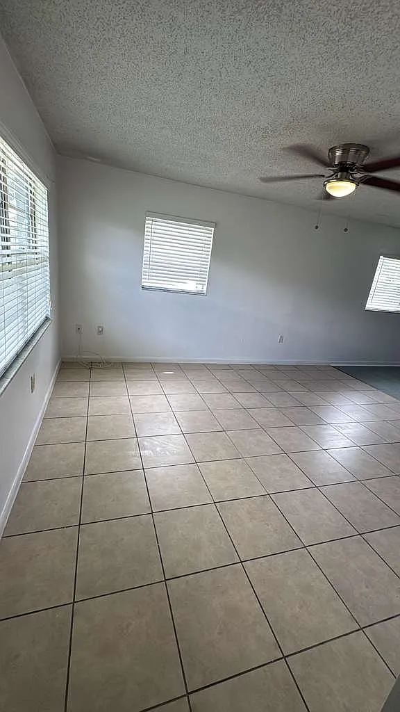 2 bed, 840 sqft, $1,500 — Photo 3
