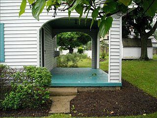 4th image of 239 Chapman Pl