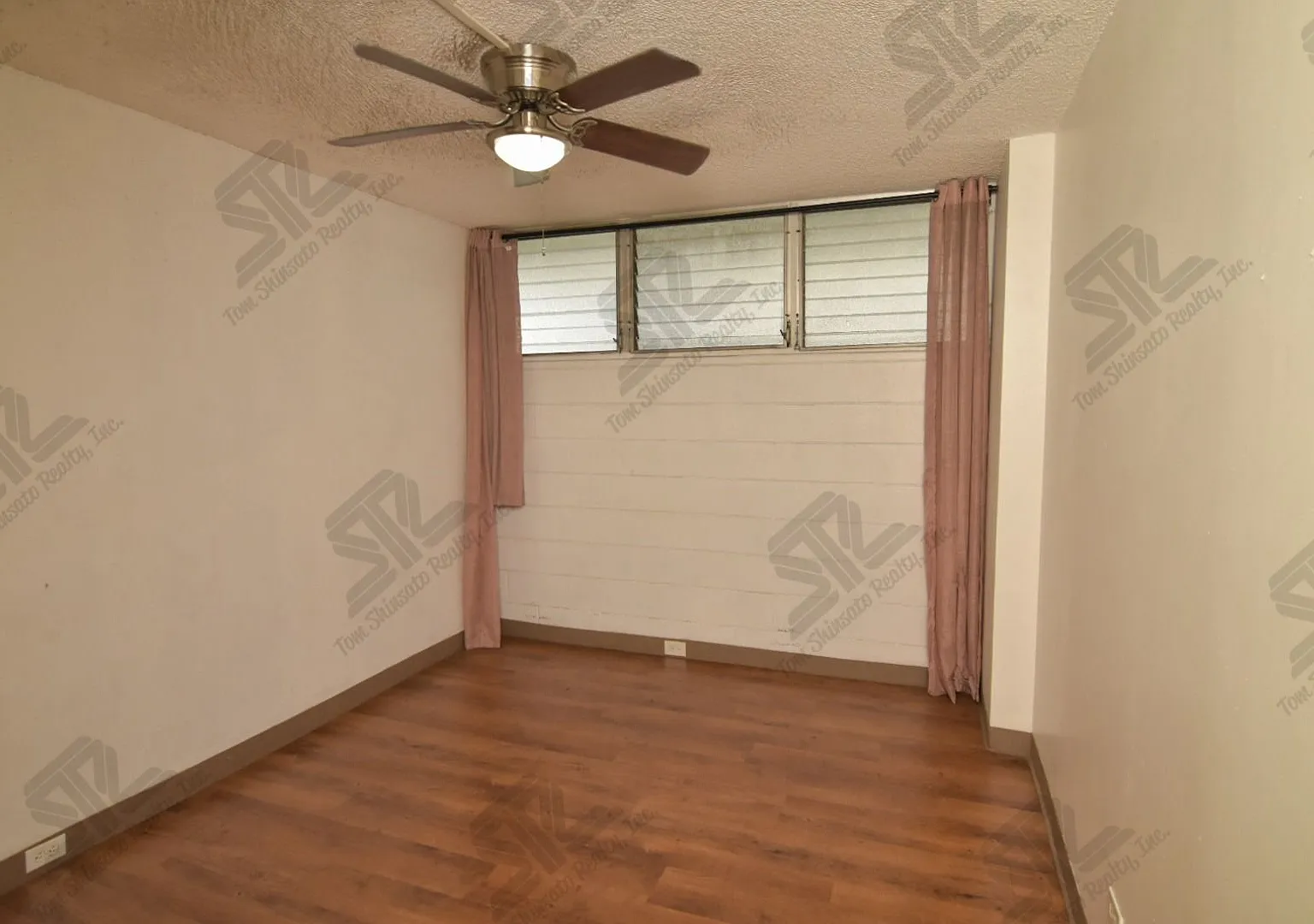 2 Bedroom with 1 Parking in McCully — Photo 4