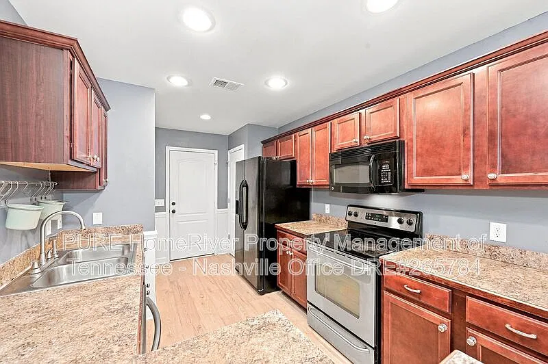 3 bed, 2.0 bath, 1776 sqft, $2,195 — Photo 2