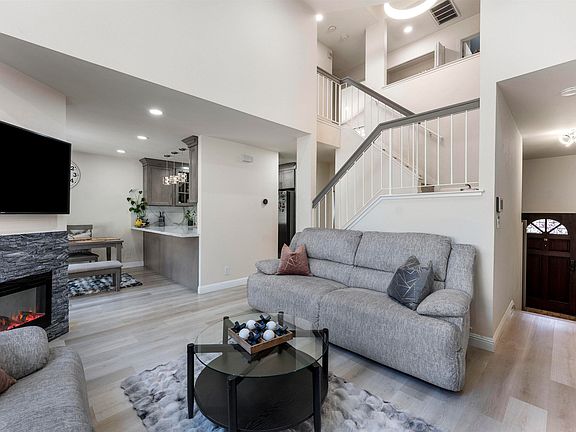 4th image of 903 Appian Knoll Ct