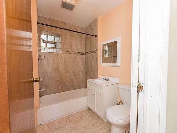 5th image of 1461 W Chicago Ave #1616