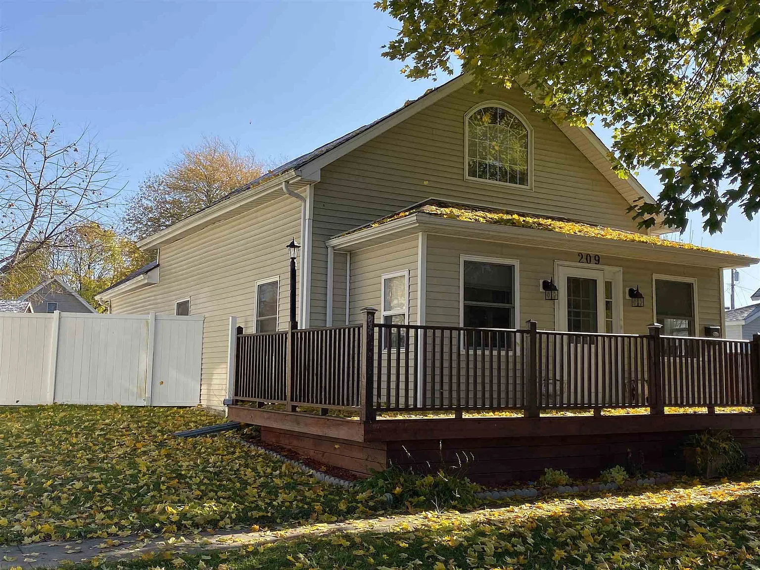 209 S Maple St photo 1