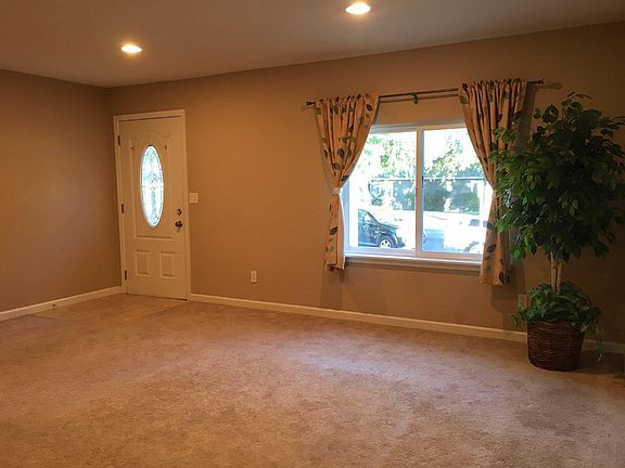 3rd image of 2875 Wilbur Ave