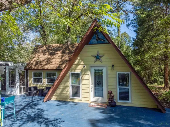 200 E Lake Devernia Rd, Longview, TX 75604