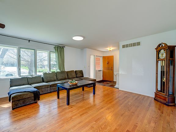 4th image of 400 Becking Ave