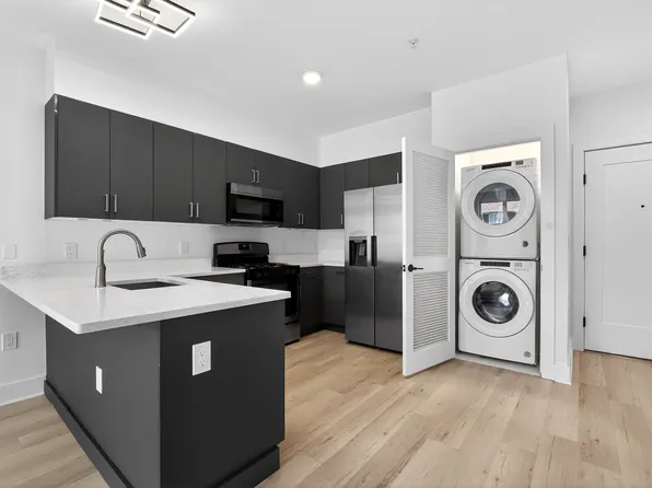 43-45 West 32nd Street image 1 of 18