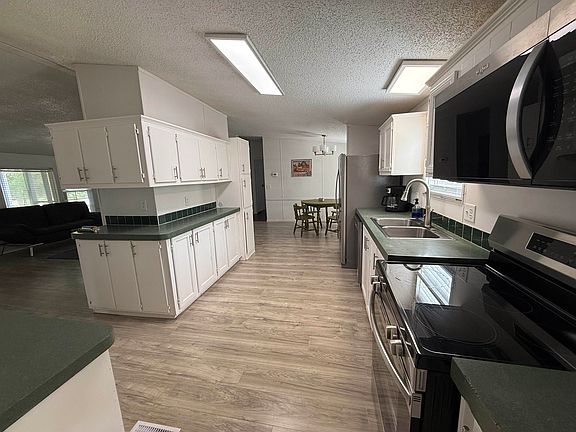 5th image of 70 Lake Vista Dr