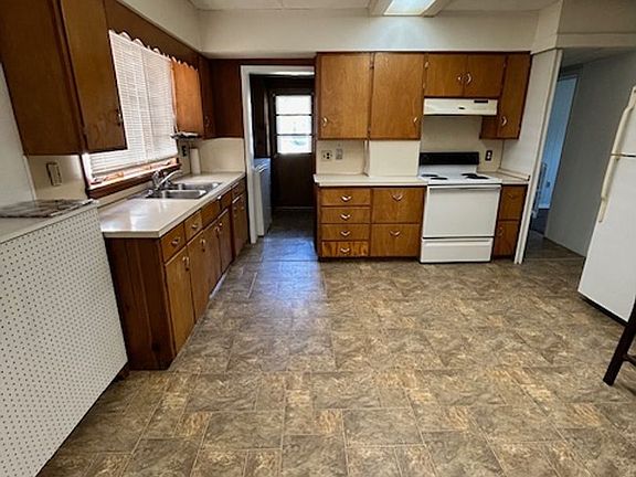 5th image of 1410 Saint James Pl