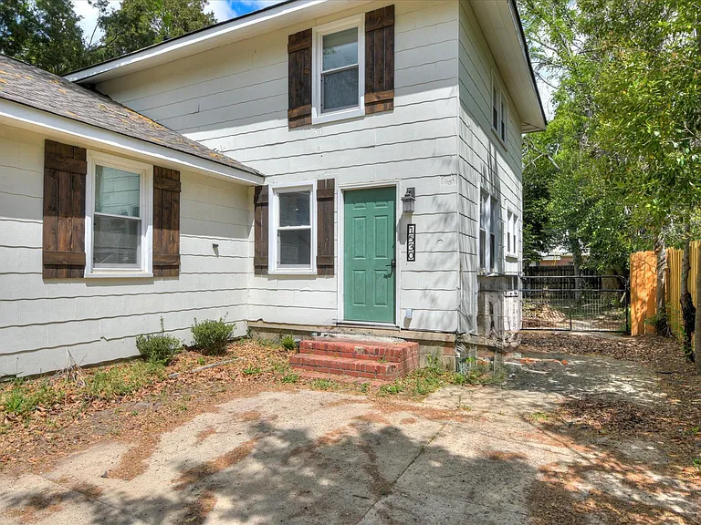1532 Colleton Ave SE — Photo 1
