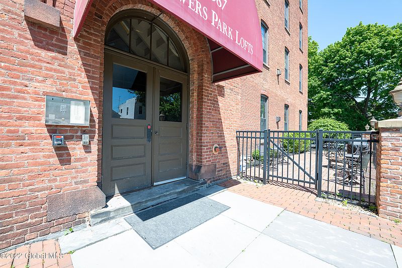 3rd image of 387 3rd Avenue APT 301