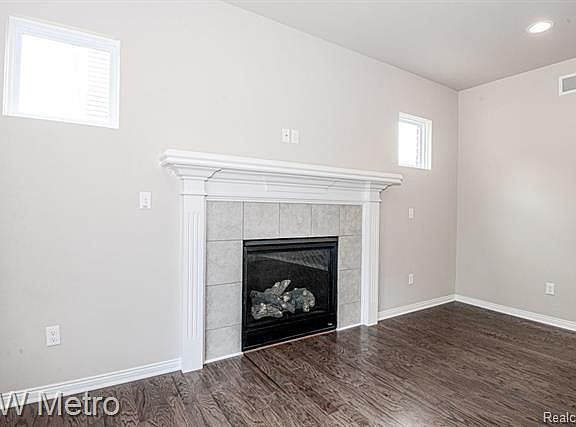 3rd image of 33275 Spruce Dr