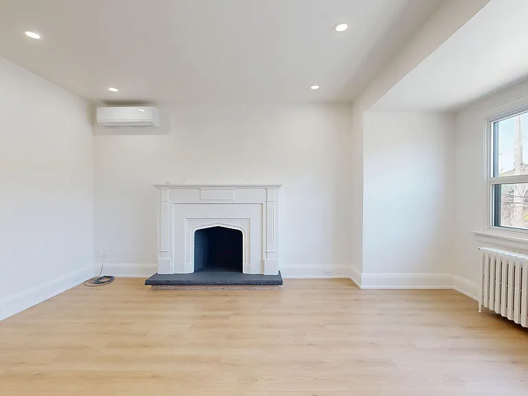 1214 Avenue Rd — Photo 31