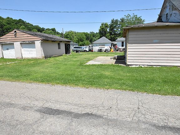 3rd image of 301 Oak St