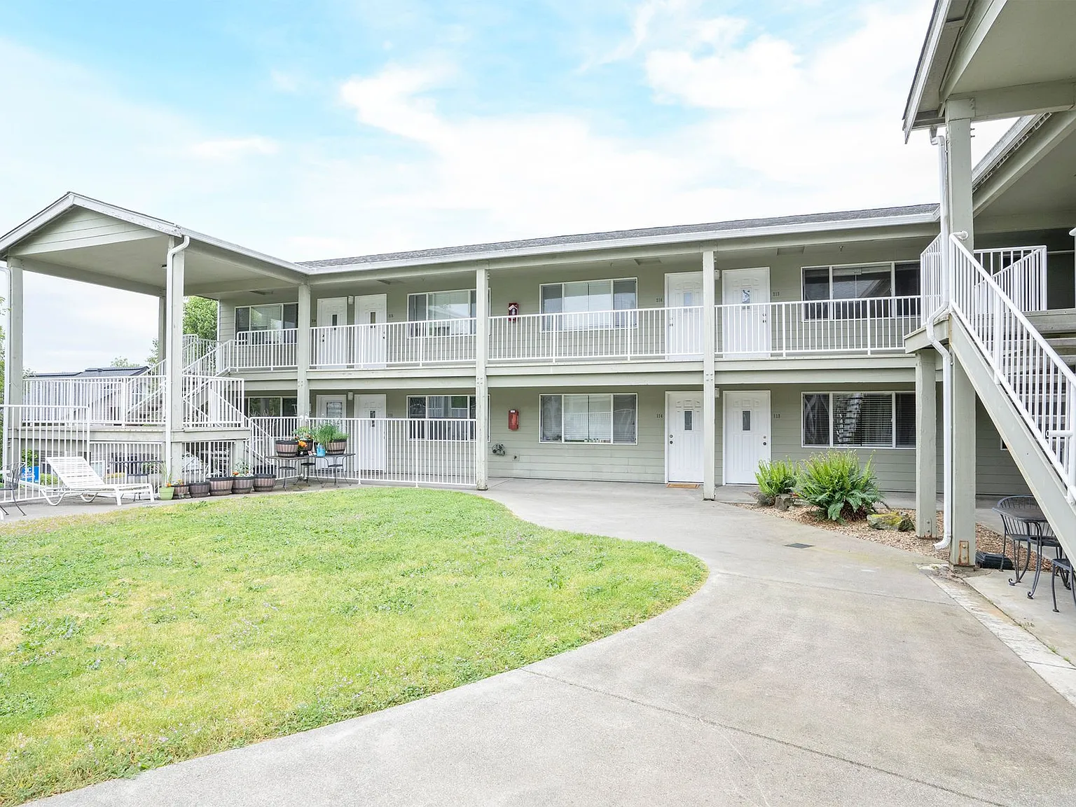 Cedar Pointe Apartments - Live Close to It All, in a Place That Feels Like Home — Photo 2