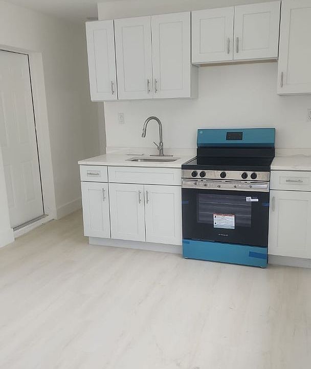2nd image of 539 SW 7th Ct APT 1