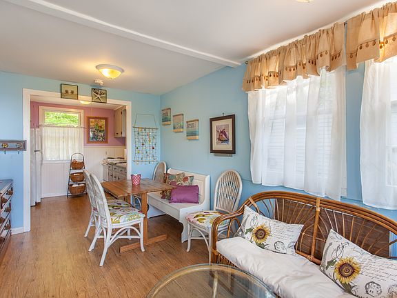 2nd image of 16 Woodcliff Trl
