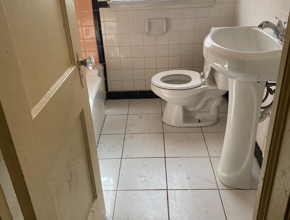 2nd image of 15117 Evergreen Rd #1