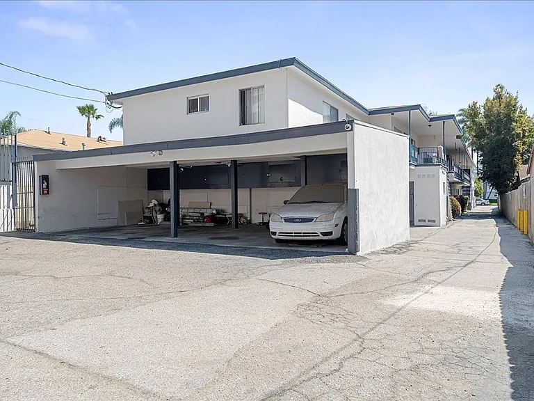 531 W Hyde Park Blvd #9 — Photo 16