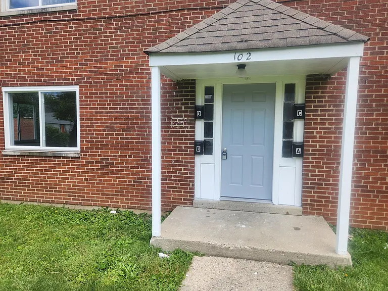 102 N Hampton Rd — Photo 5