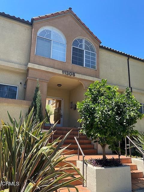 1st image of 11306 Moorpark St Unit 17
