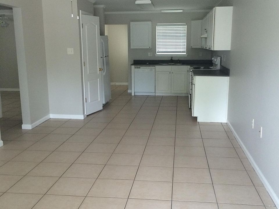2nd image of 118 Charlotte St #B