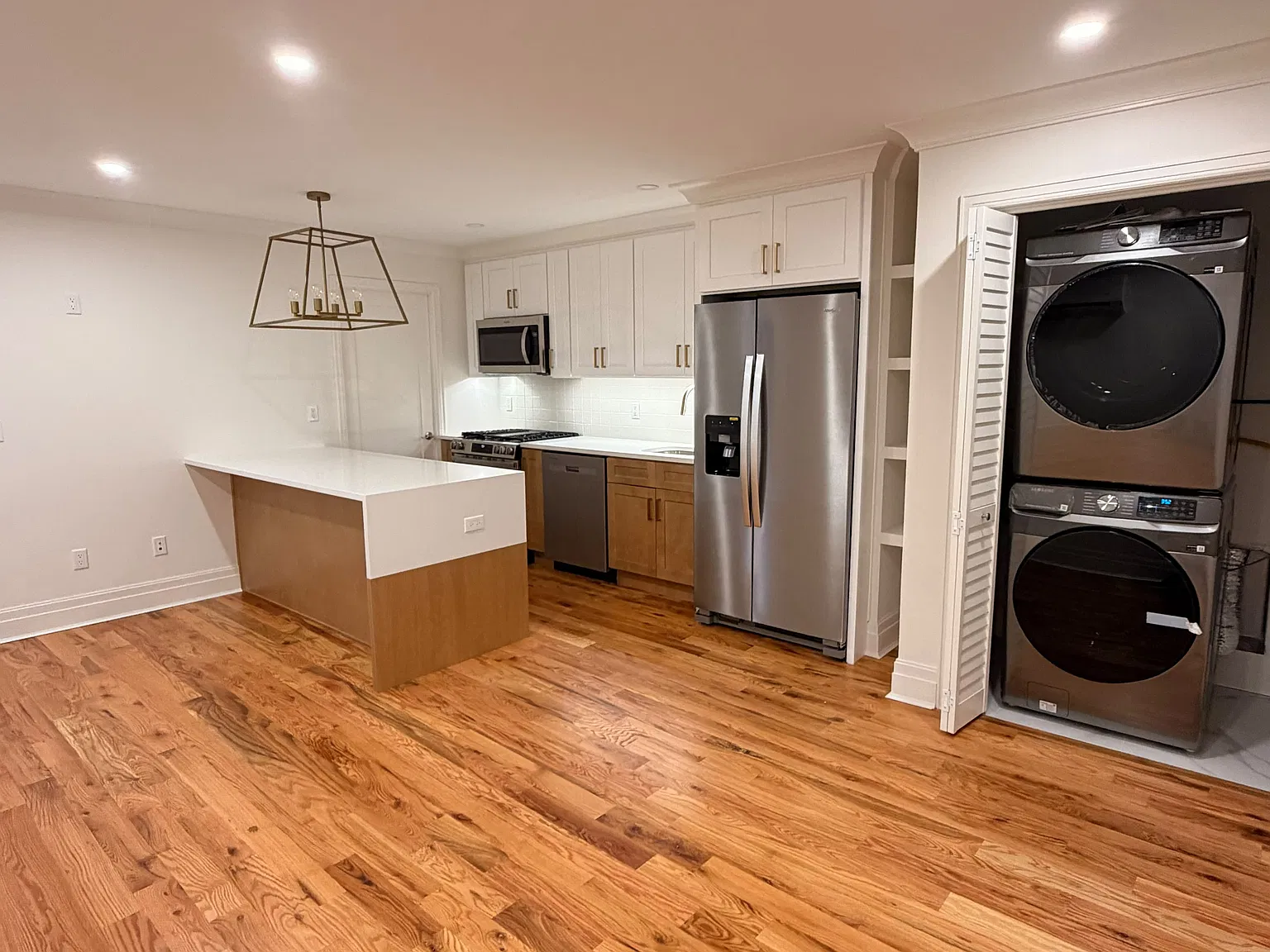 3 bed, 1000 sqft, $2,700 — Photo 1