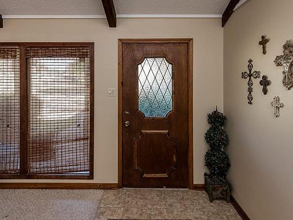 2nd image of 4396 Parkridge Dr