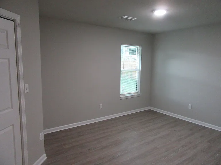 1304B Grace Ave — Photo 8
