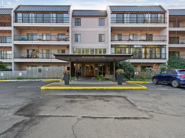 45 Eagle Crest Dr APT 204, Lake Oswego, OR 97035