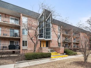1041 N Mill St APT 211, Naperville, IL