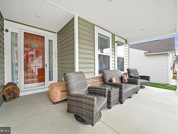 3rd image of 798 Honey Locust Rd