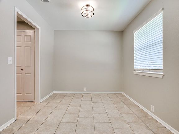4th image of 2909 Encino Dr