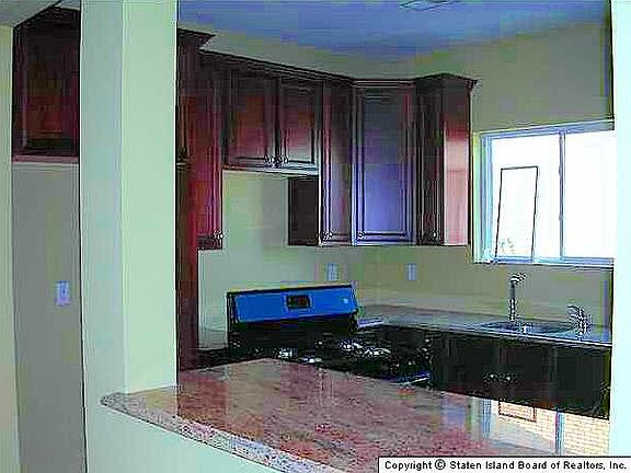 2nd image of 1330 Rockland Ave #2-B