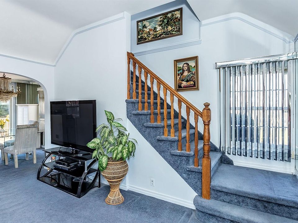 1st image of 8 Elderberry Ln