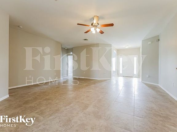 5th image of 820 Poinsettia Ave
