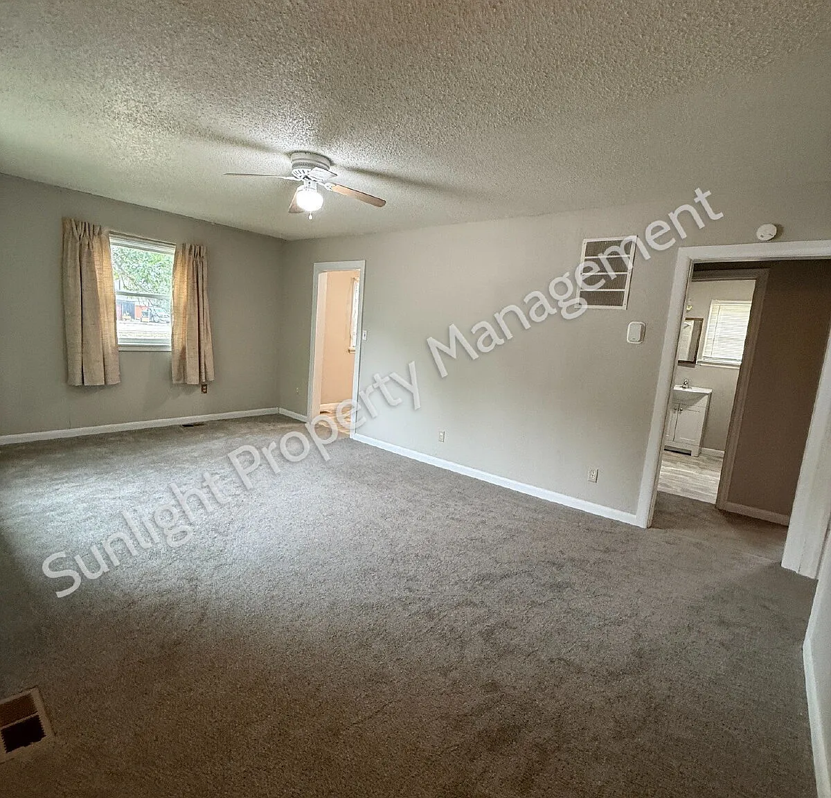 2 bed, 1.0 bath, 905 sqft, $1,295 — Photo 3