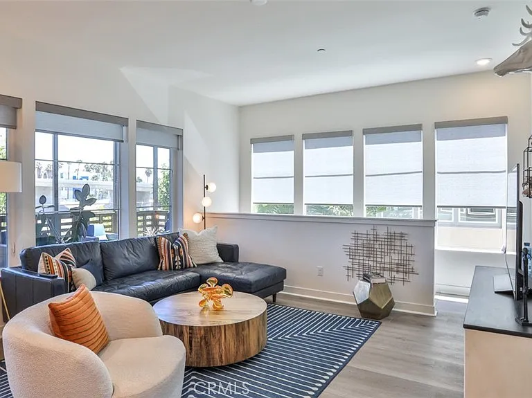 1207 Doheny Way — Photo 8