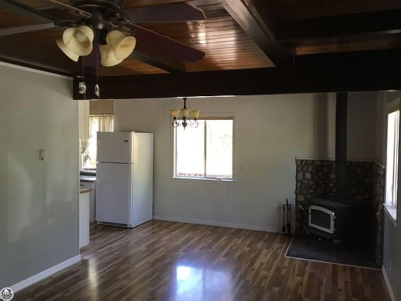 4th image of 18553 Wawona Dr