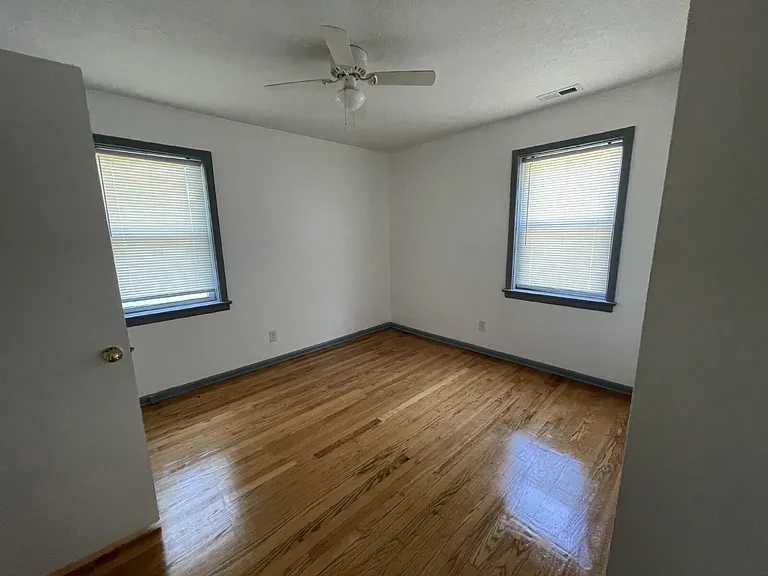 104 Brock St — Photo 11