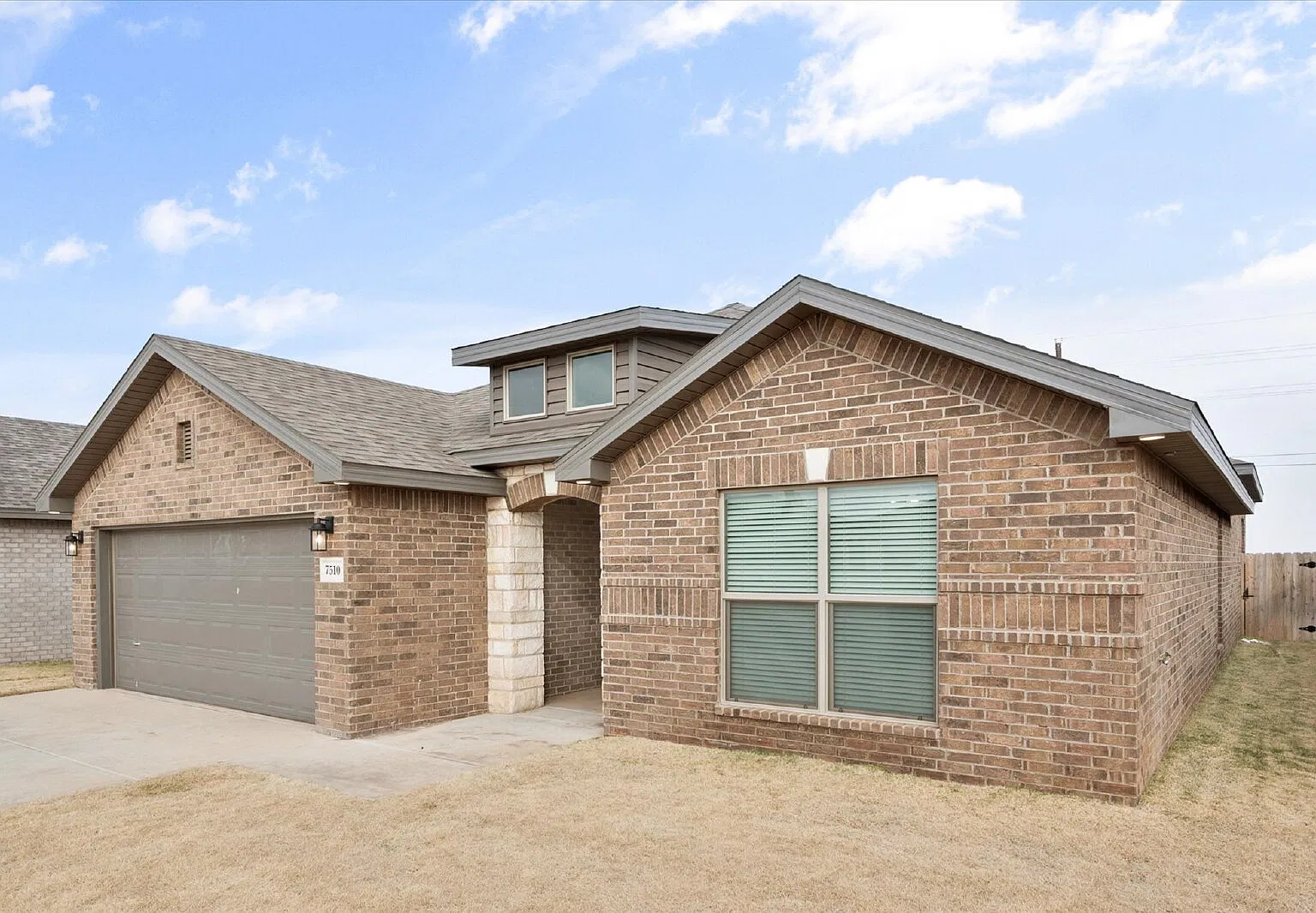 4 bed, 2.0 bath, 2088 sqft, $2,400 — Photo 3