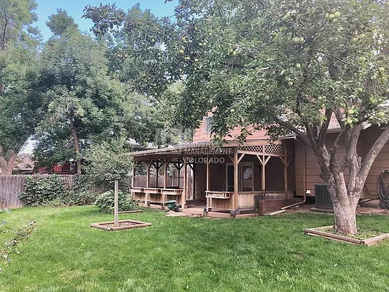 752 Oxford Ln — Photo 30