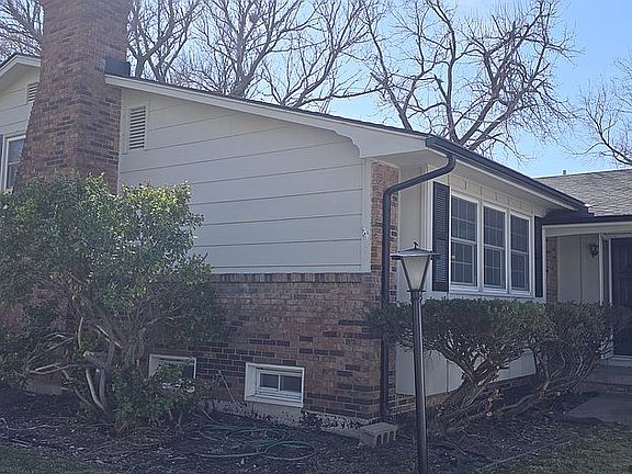 3rd image of 2611 S Laura Ave