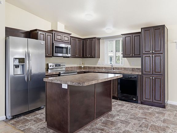 3rd image of 1475 Green Acres Rd Space 150