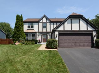 1058 Hyannis Cir, Carol Stream, IL 60188
