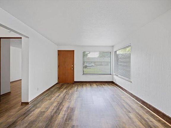 4th image of 2620 W Clearwater Ave