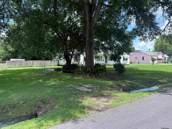 608 W End Dr, New Roads, LA 70760