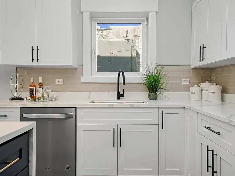 2450 W Flournoy St #2 — Photo 5